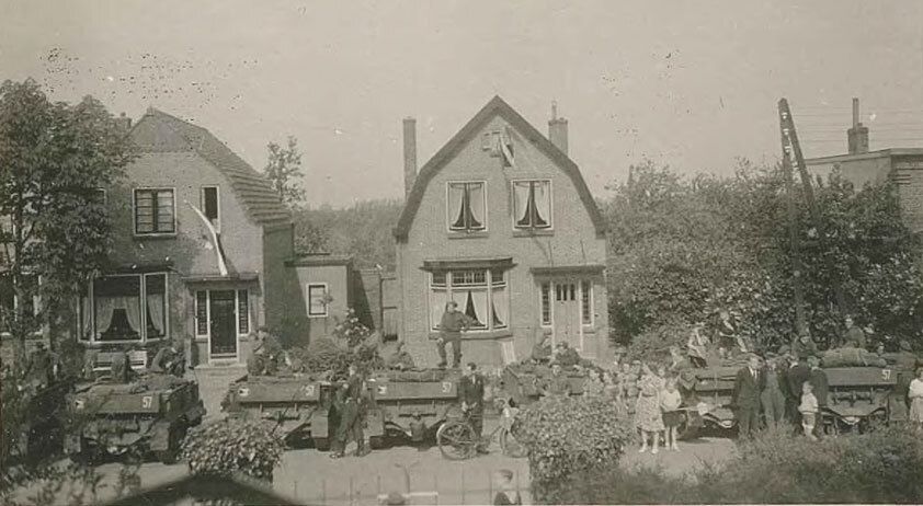 Oude foto van huizen met klassieke gevels